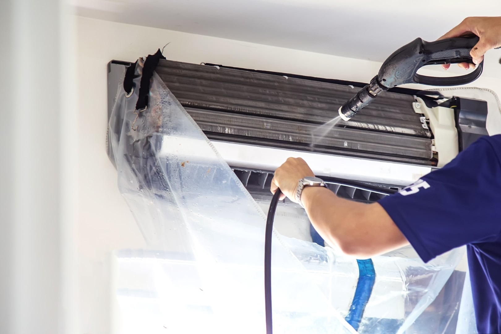 High-Pressure Water Jet AC Cleaning for Maximum Cooling Efficiency